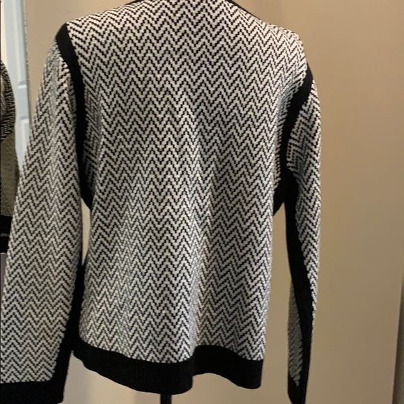 Beautiful jacket - Picture 4 of 4